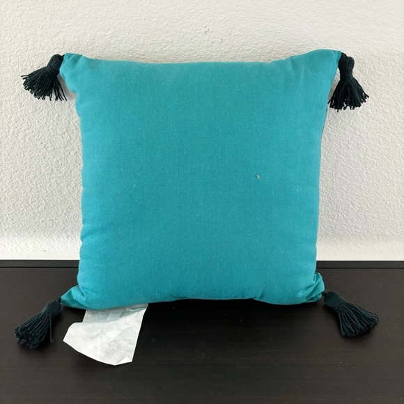 ❌SOLD❌ NWT Set of 3 Palm Leaf Print Tropical Tasseled Accent Pillows Teal Black - Picture 6 of 10